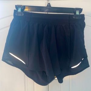 LULULEMON SIZE 6 BLACK SHORTS